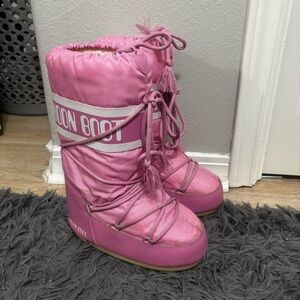 Moon boots